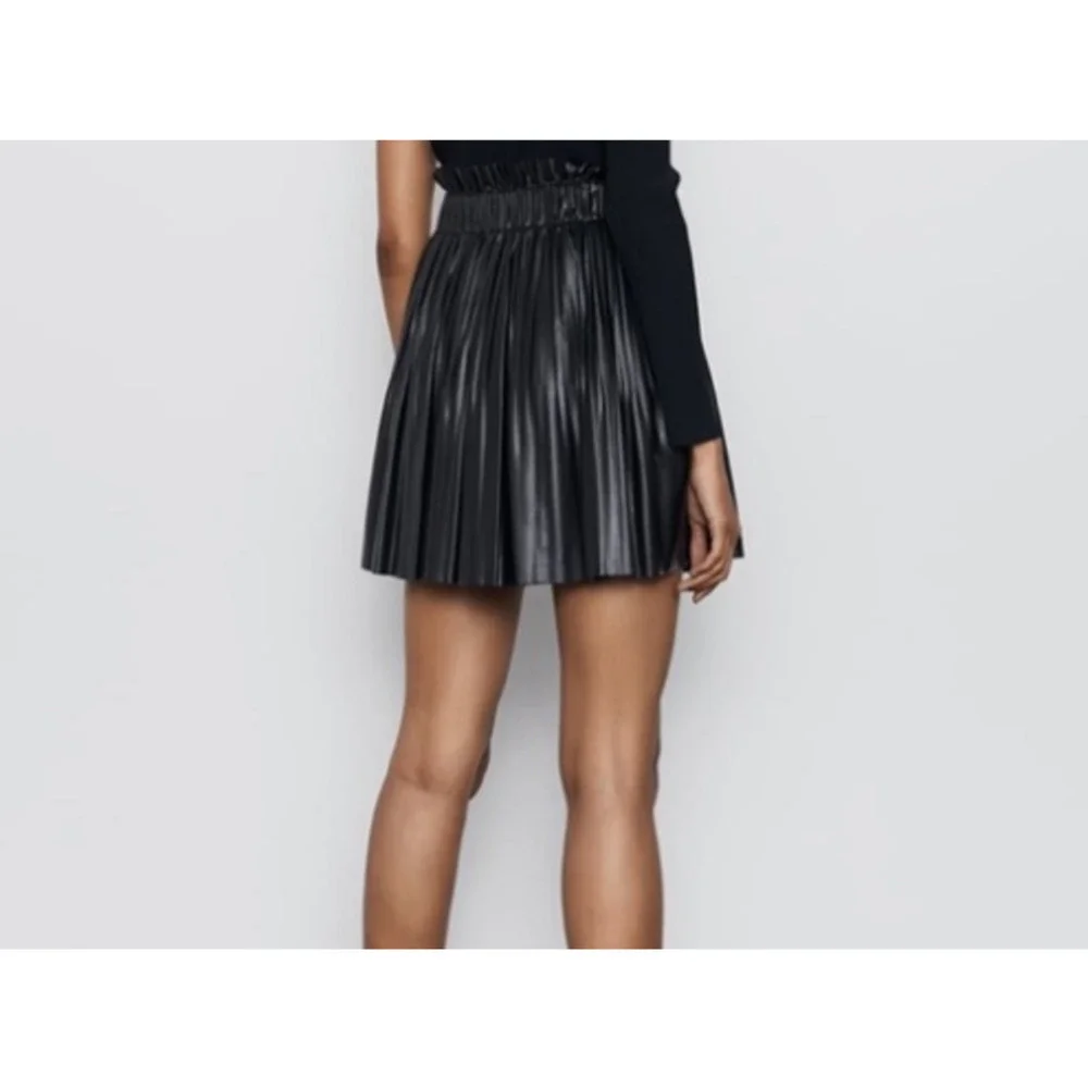 Zara Black faux‎ leather pleated skort skirt size S